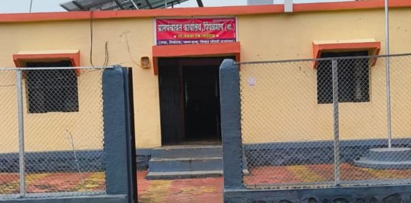 मुख्य प्रशासकीय कार्यालय जेथे सर्व सरकारी कामे होतात.