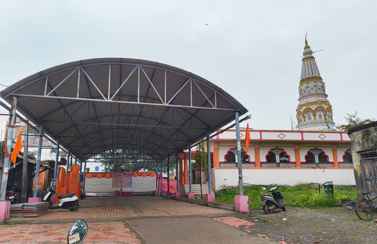 श्री राम मंदिरा पुढील गटार व लोखंडी जाळी बसविण्याचे काम
