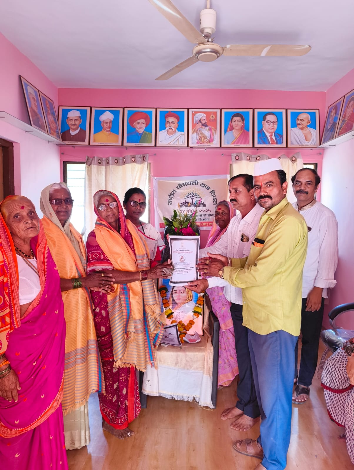 पिंपळगाव (वा.) येथे अहिल्यादेवी होळकर महिला सन्मान पुरस्कारांचे वितरण
